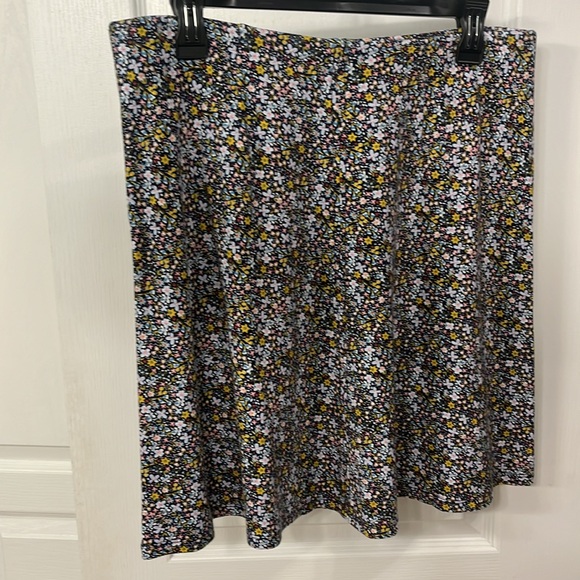 Loft floral skirt size medium - Picture 3 of 6